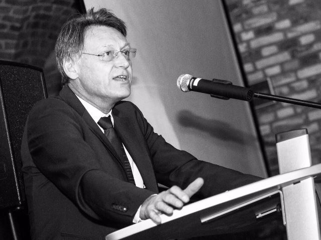 Eröffnungsrede von Prof. Dr. Strackeljan, Rektor der Otto-von-Guericke-Universität Magdeburg Eröffnungsrede von Prof. Dr. Strackeljan, Rektor der Otto-von-Guericke-Universität Magdeburg