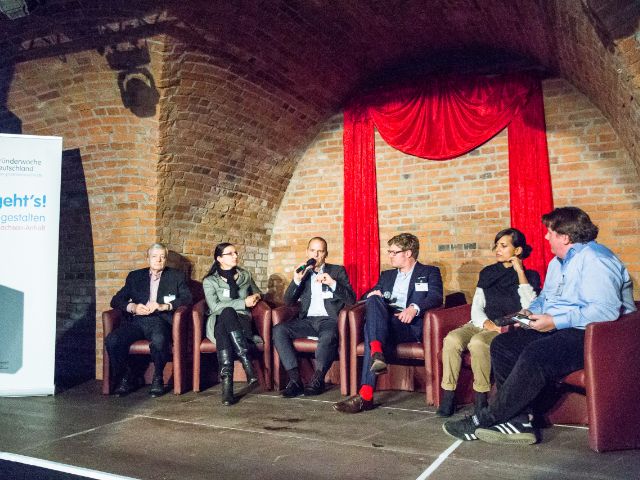 Podiumsdiskussion zum Thema „Wie schaffen wir eine neue Gründerzeit in der Chemie?“ Podiumsdiskussion zum Thema „Wie schaffen wir eine neue Gründerzeit in der Chemie?“