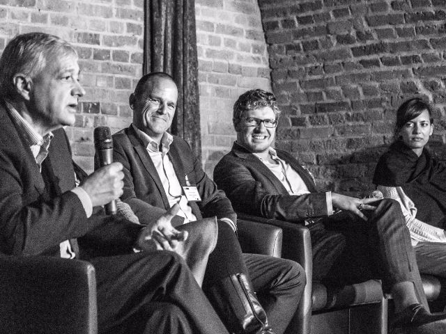 Podiumsdiskussion zum Thema „Wie schaffen wir eine neue Gründerzeit in der Chemie?“ Podiumsdiskussion zum Thema „Wie schaffen wir eine neue Gründerzeit in der Chemie?“